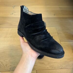 NIB Matt Bernson Black Suede Women’s Ankle Boots Sz 6